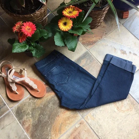 a.n.a. Cuffed-Hem Stretch Crop Jeans (like NEW) - Picture 4 of 11